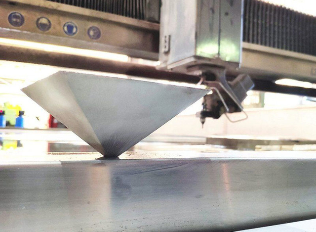 Dynamic 5 axis waterjet cutting head simples