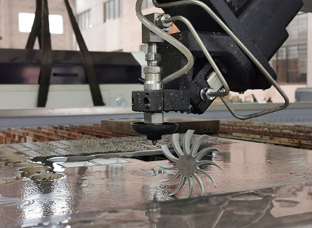 Dynamic 5 axis waterjet cutting head simples