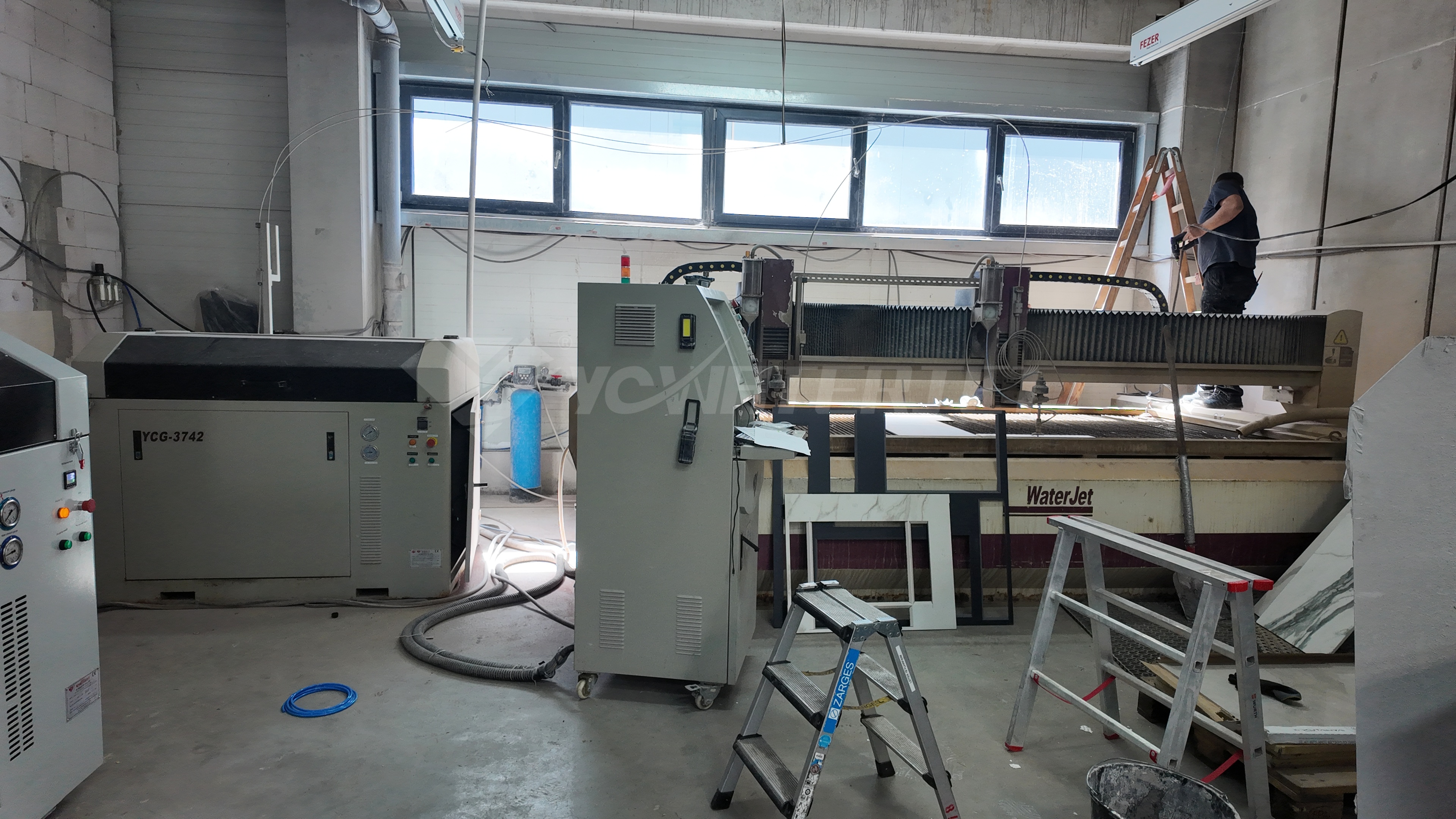 Double-head water jet